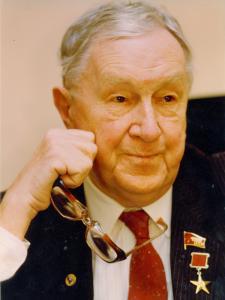 Александр Леонидович Яншин.